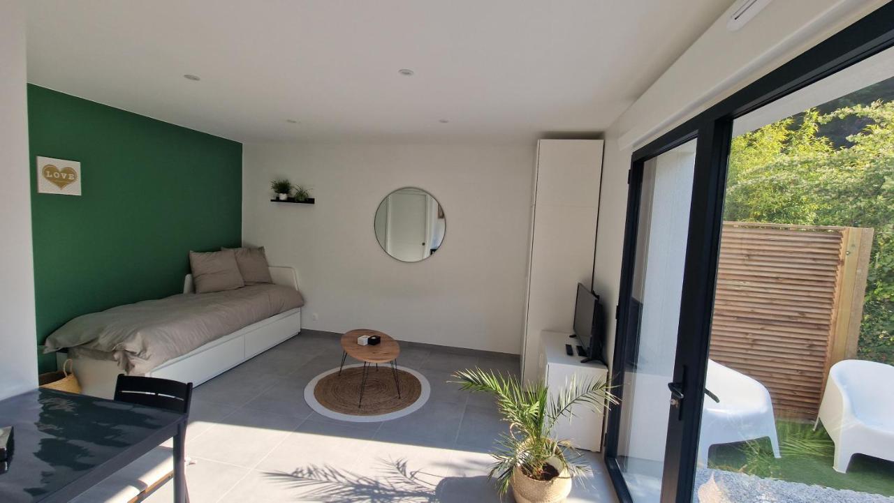 Le Patio : Studio Avec Exterieur Saint-Barthelemy-d'Anjou Экстерьер фото